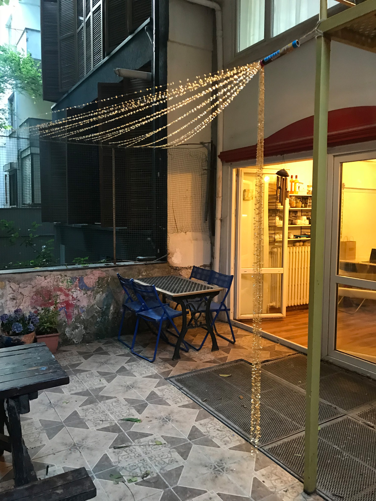 Mum Işığında İki Kişi adlı eser, Bir Göçebe Masalcı serisinden